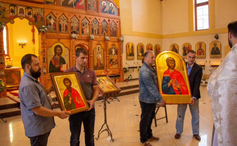 Новые иконы освятили после воскресного богослужения