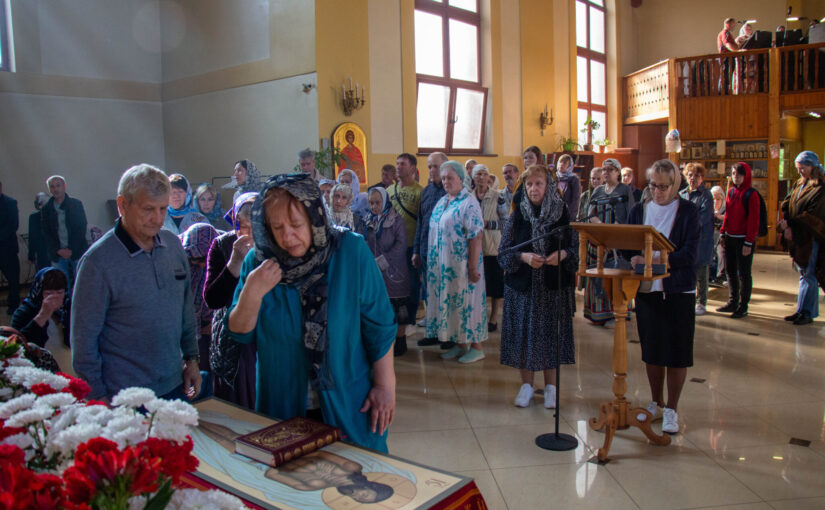 Вынос и погребение Плащаницы
